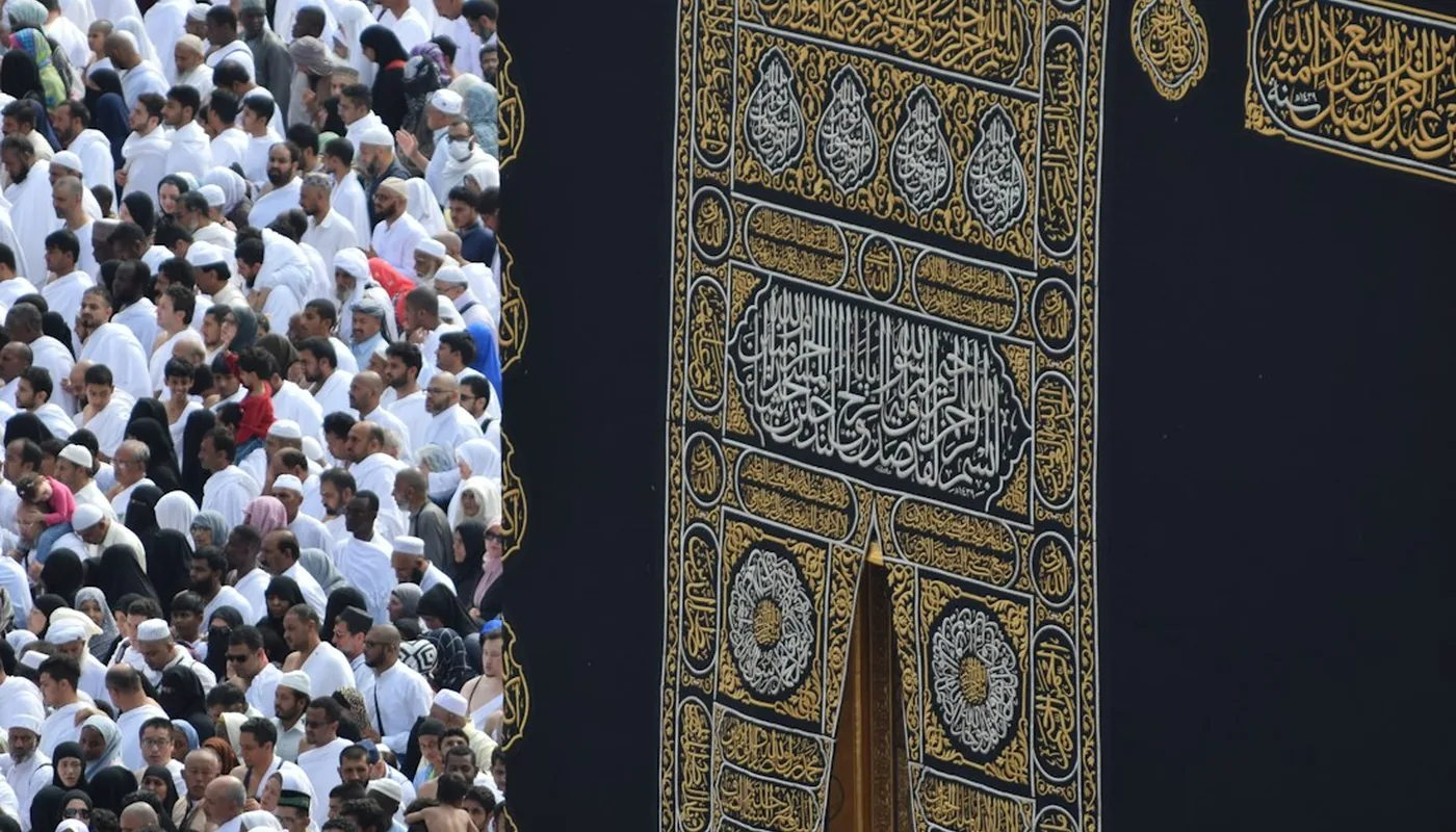 Kaaba during tawaf for Ramadan umrah packages with Hoorain Travels UK