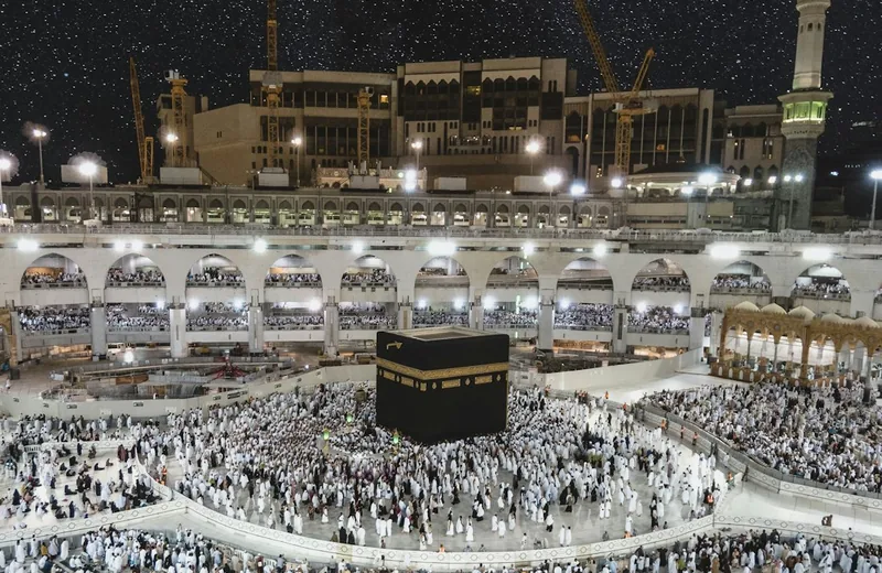 Pilgrims at Masjid al-Haram for umrah visa uk support from Hoorain Travels