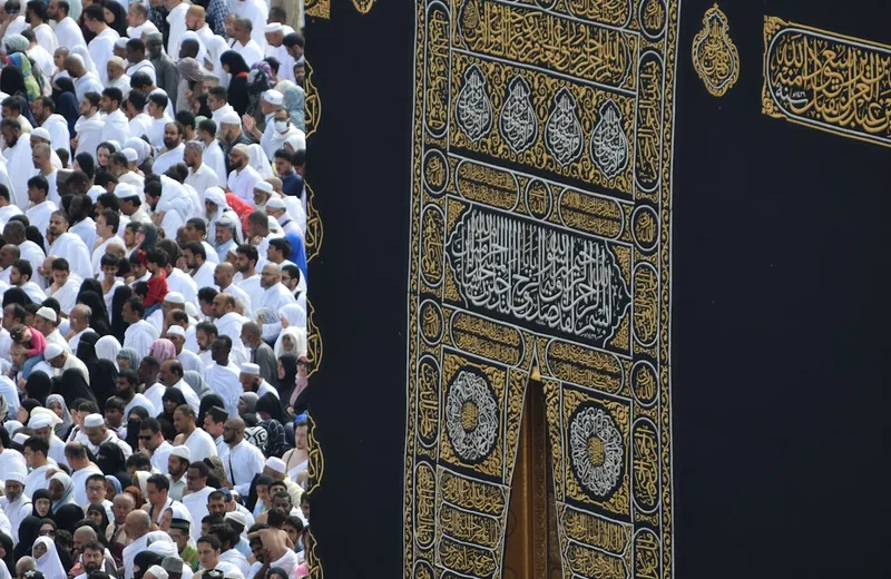 Pilgrims performing tawaf at the Kaaba for Ramadan Umrah packages from Hoorain Travels UK