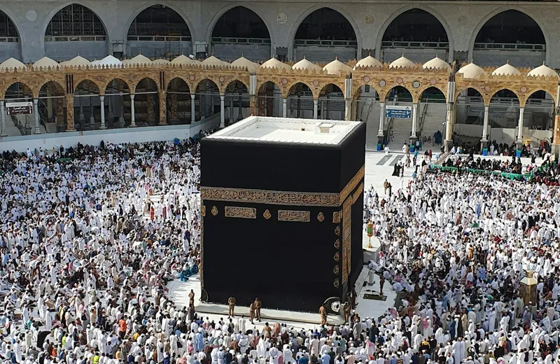Pilgrims at the Kaaba for affordable Classic Umrah packages from Hoorain Travels UK