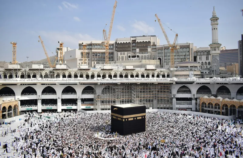 Pilgrims at Masjid al-Haram when you book umrah package with Hoorain Travels UK